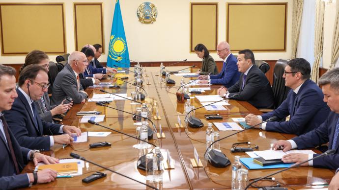 Alikhan Smailov and NCOC management discuss Kashagan development projects implement